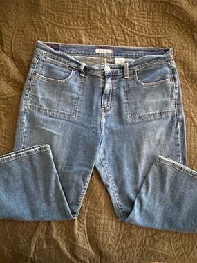 Levi's 515 Capri Medium Wash Utility Jeans Size 12, length 20”